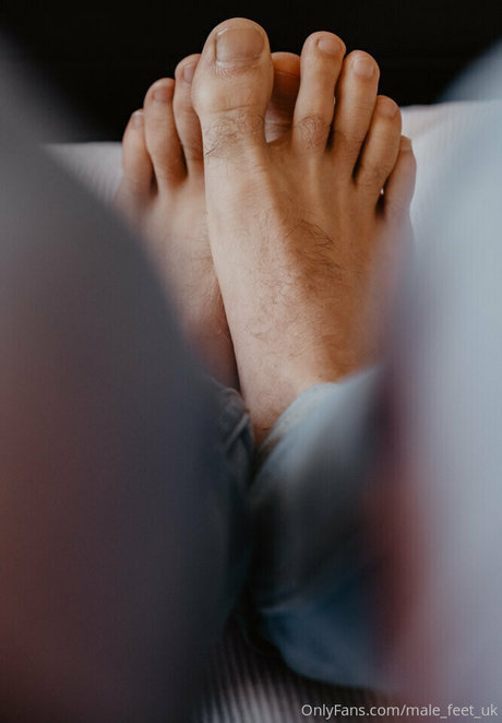 Male_feet_uk