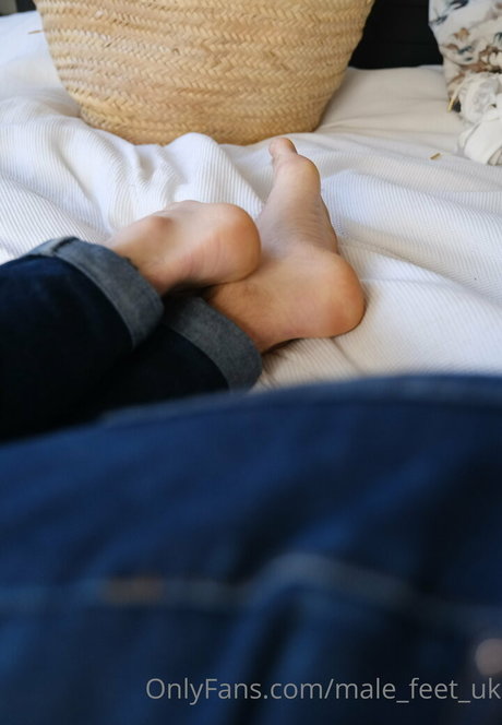 Male_feet_uk