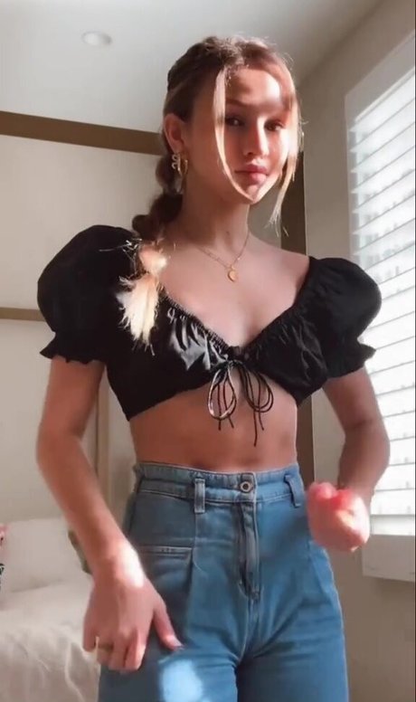Nacktes geleaktes OnlyFans-Foto von Ella Horan