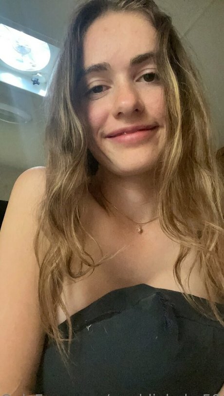 Nacktes geleaktes OnlyFans-Foto von Maddiebaby586