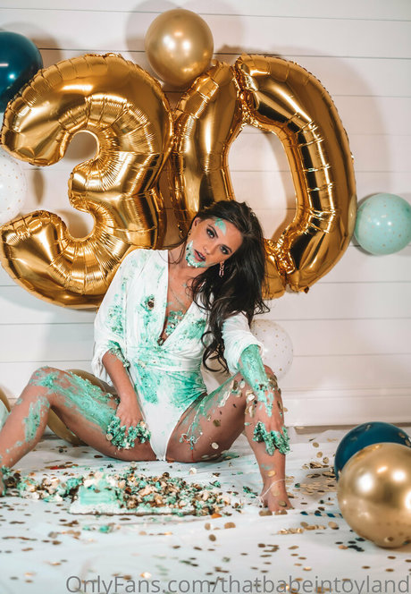 Nacktes geleaktes OnlyFans-Foto von Thatbabeintoyland