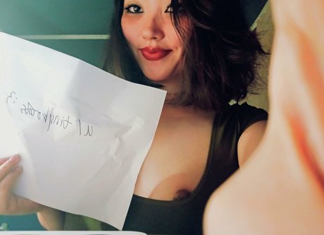 Nacktes geleaktes OnlyFans-Foto von Tinybooobs