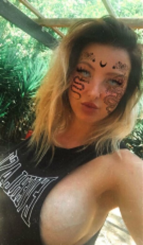 Nacktes geleaktes OnlyFans-Foto von Annie Anarchy