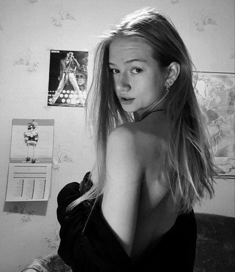 Nacktes geleaktes OnlyFans-Foto von Isobels Adventures