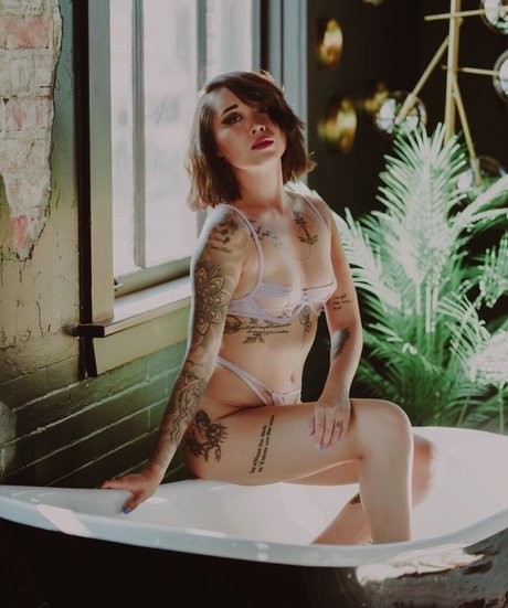 Nacktes geleaktes OnlyFans-Foto von Chunlybia