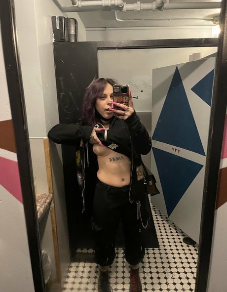 Nacktes geleaktes OnlyFans-Foto von Virginitysmiles