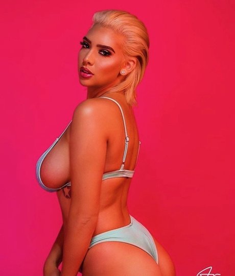 Nacktes geleaktes OnlyFans-Foto von Annamariesarai