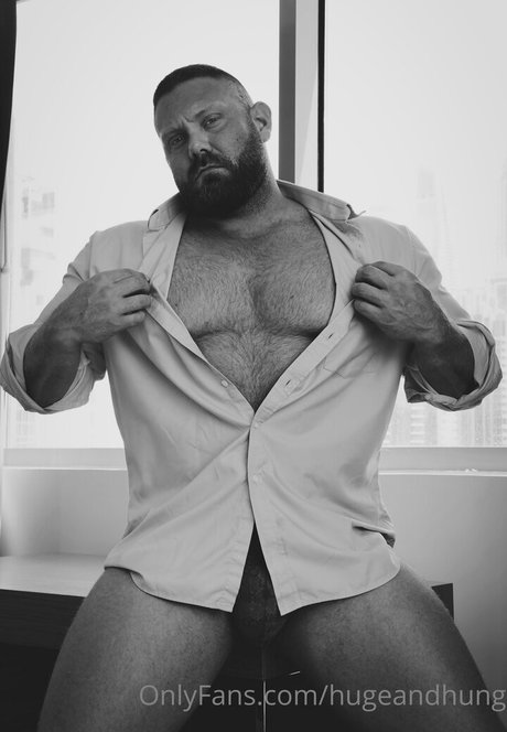 Nacktes geleaktes OnlyFans-Foto von Hugeandhung