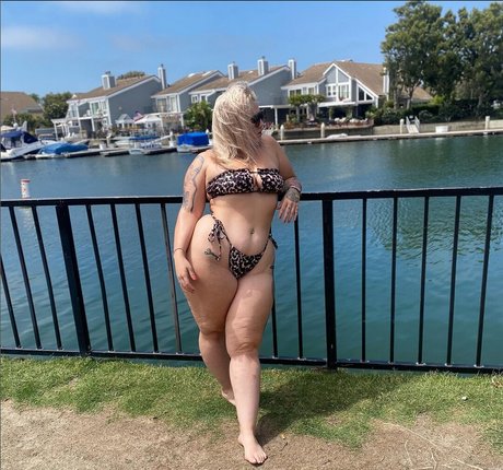 Nacktes geleaktes OnlyFans-Foto von Moderndaymonroee
