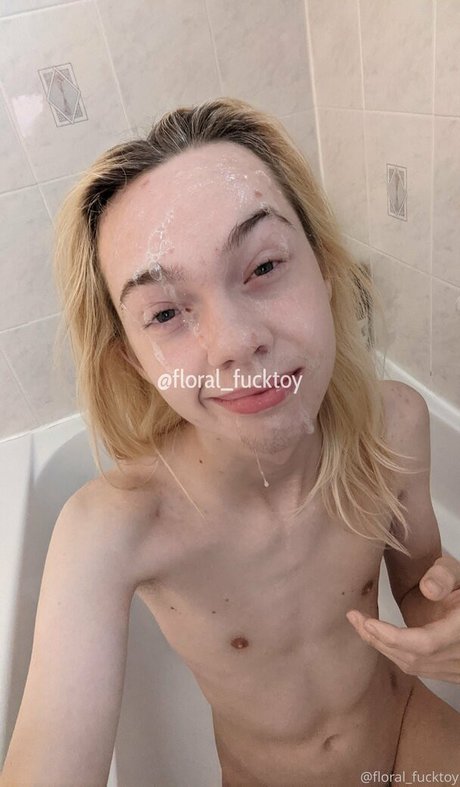 Nacktes geleaktes OnlyFans-Foto von Floralfucktoy