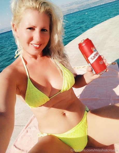 Nacktes geleaktes OnlyFans-Foto von Misshotcroatia