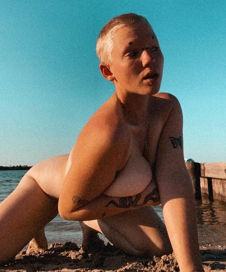 Nacktes geleaktes OnlyFans-Foto von Woahphinn