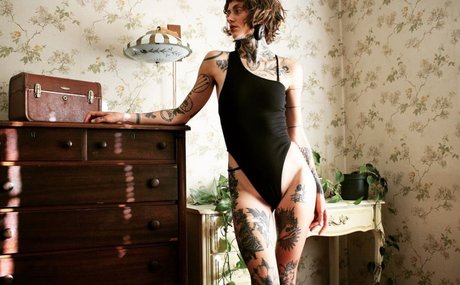 Nacktes geleaktes OnlyFans-Foto von Deadnettle