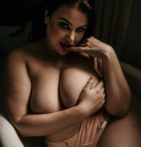 Nacktes geleaktes OnlyFans-Foto von Ruby Roxx Model