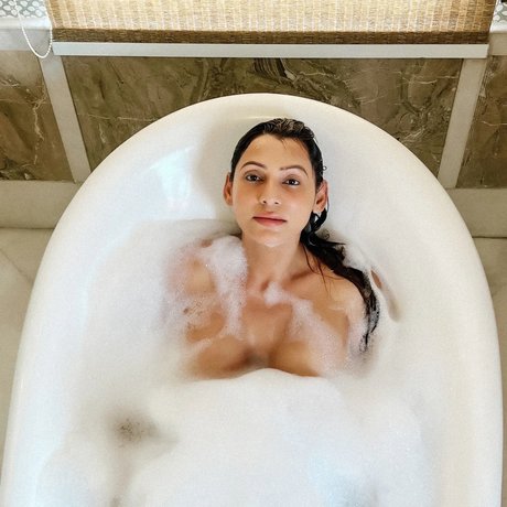 Nacktes geleaktes OnlyFans-Foto von Karrishma Kar