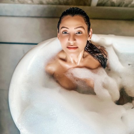 Nacktes geleaktes OnlyFans-Foto von Karrishma Kar