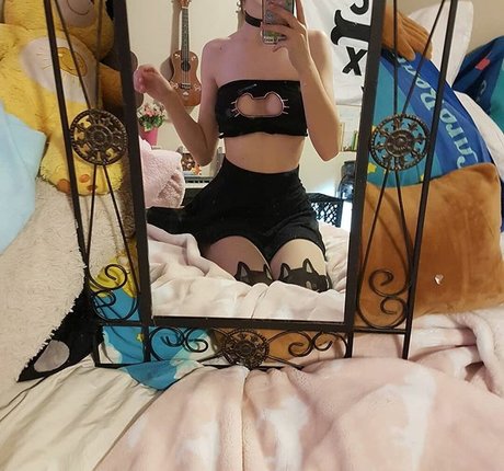 Nacktes geleaktes OnlyFans-Foto von Emmanoodle