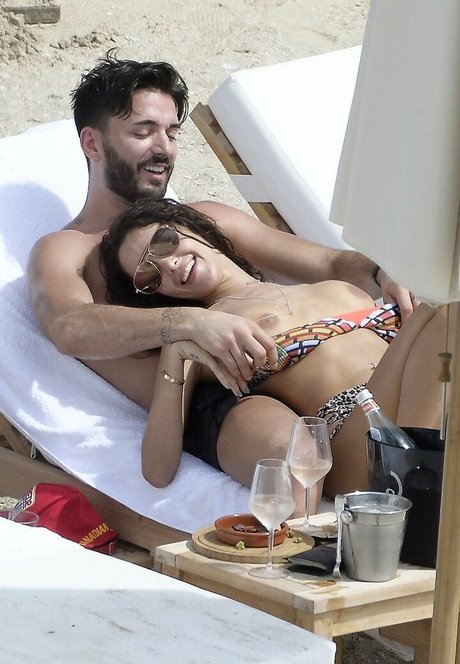 Nacktes geleaktes OnlyFans-Foto von Nabilla Benatia
