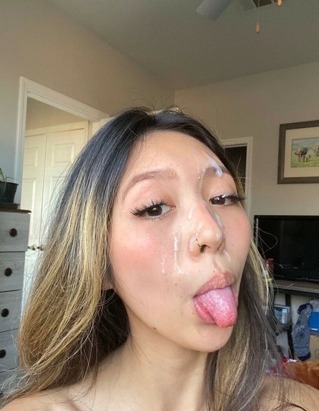 Nacktes geleaktes OnlyFans-Foto von Dreamyasiangirl