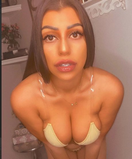 Nacktes geleaktes OnlyFans-Foto von Delice Nadia