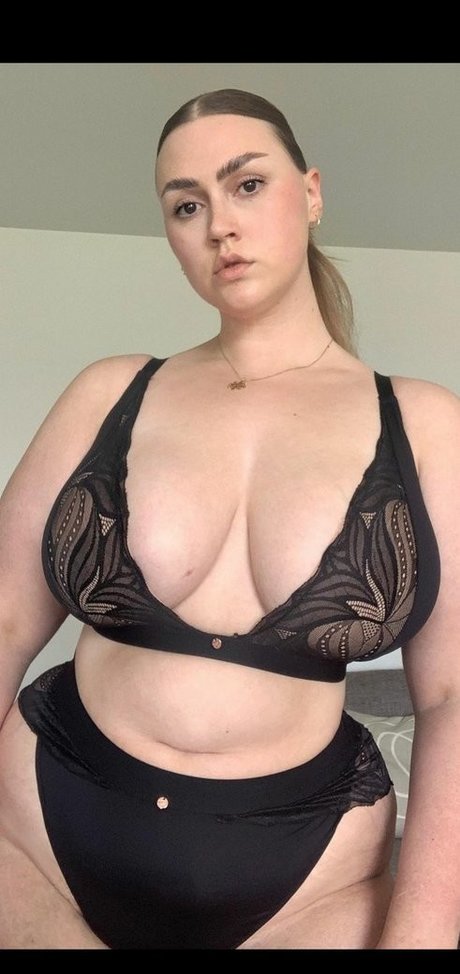 Nacktes geleaktes OnlyFans-Foto von Otoni Ogni