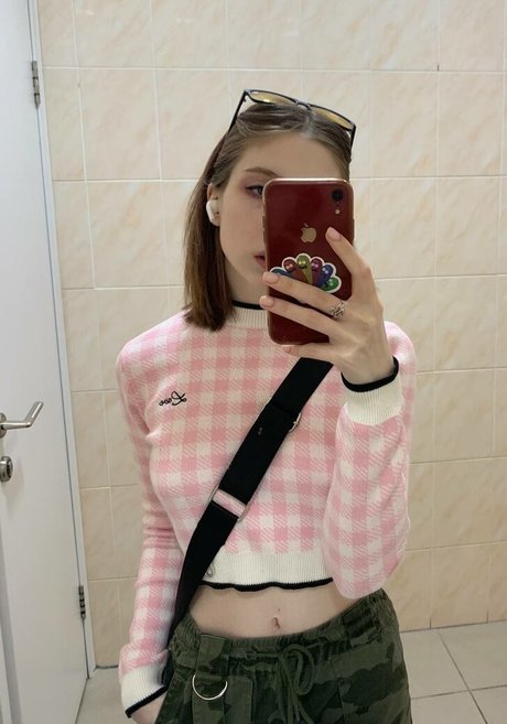 Nacktes geleaktes OnlyFans-Foto von Softlilgirl