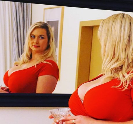Nacktes geleaktes OnlyFans-Foto von Patirose