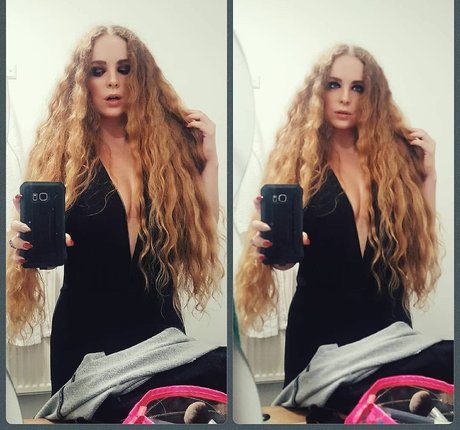 Nacktes geleaktes OnlyFans-Foto von Emily Jezebelle Hamilton