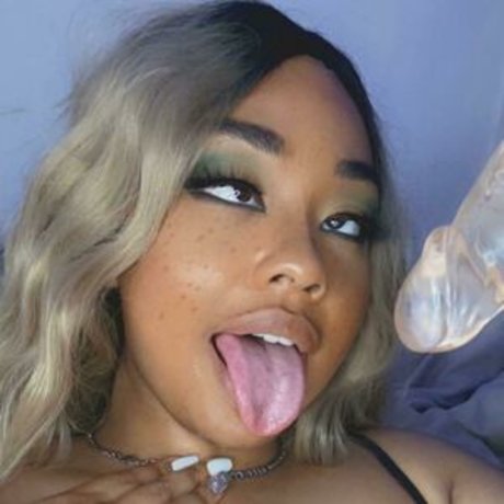 Nacktes geleaktes OnlyFans-Foto von Iris Black