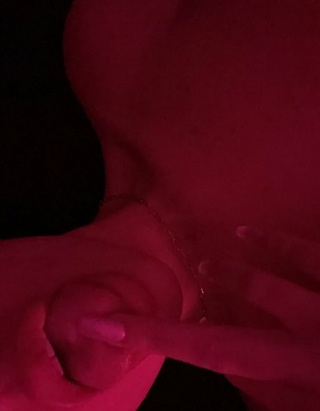 Nacktes geleaktes OnlyFans-Foto von Mikaelatesta