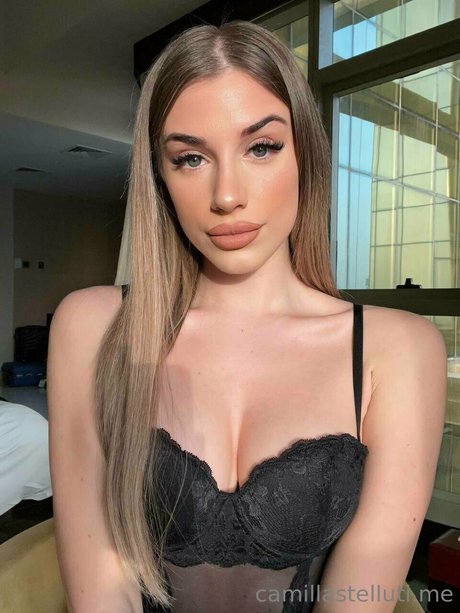 Nacktes geleaktes OnlyFans-Foto von Camilla Stelluti