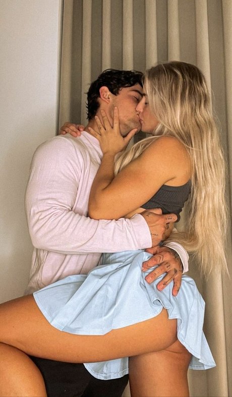 Nacktes geleaktes OnlyFans-Foto von Emma Hartley