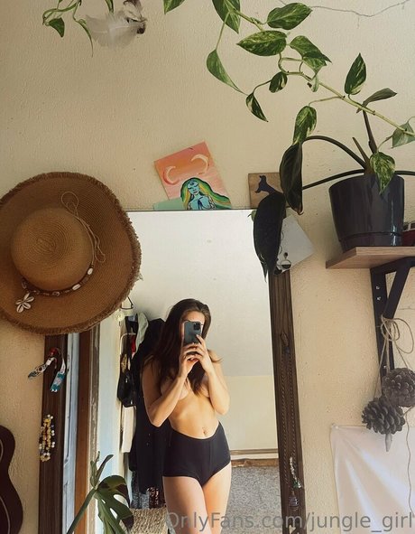 Nacktes geleaktes OnlyFans-Foto von Jungle Girl