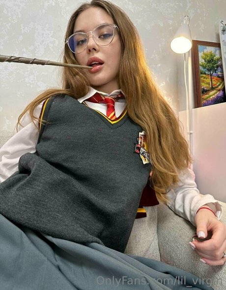 Nacktes geleaktes OnlyFans-Foto von Lilvirgin