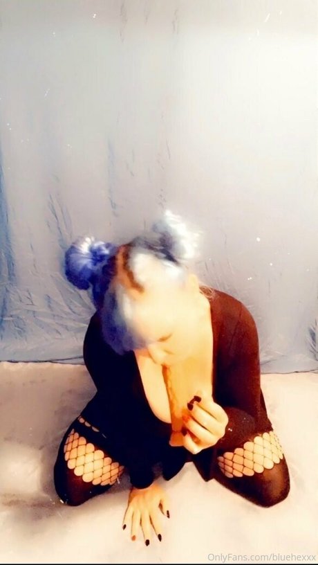 Nacktes geleaktes OnlyFans-Foto von Thebluehexxx