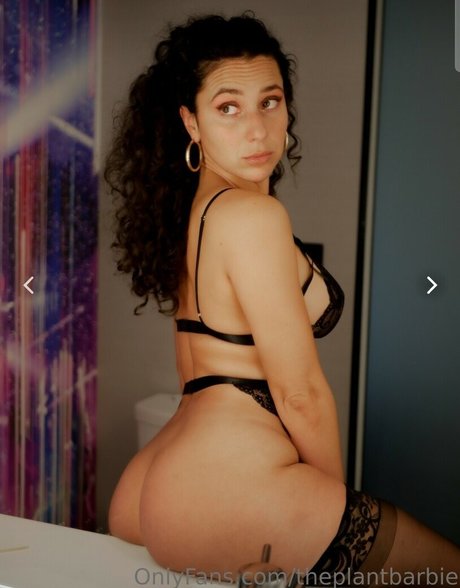 Nacktes geleaktes OnlyFans-Foto von Theplantbarbie