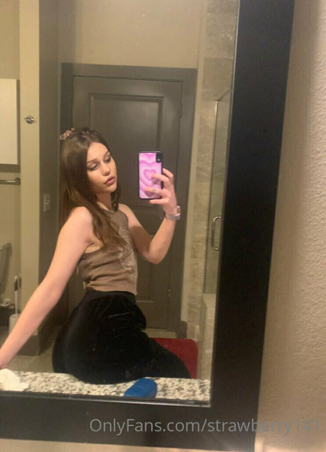 Nacktes geleaktes OnlyFans-Foto von Mabel May