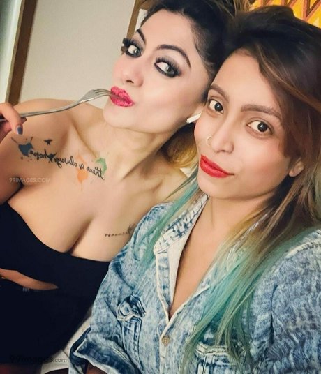 Nacktes geleaktes OnlyFans-Foto von Suhaani Laskar