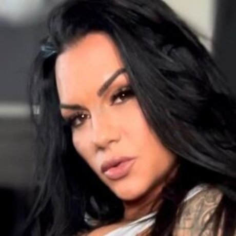 Nacktes geleaktes OnlyFans-Foto von Nikkifitmama