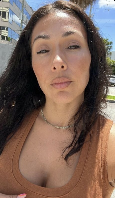 Nacktes geleaktes OnlyFans-Foto von Angelica Curves