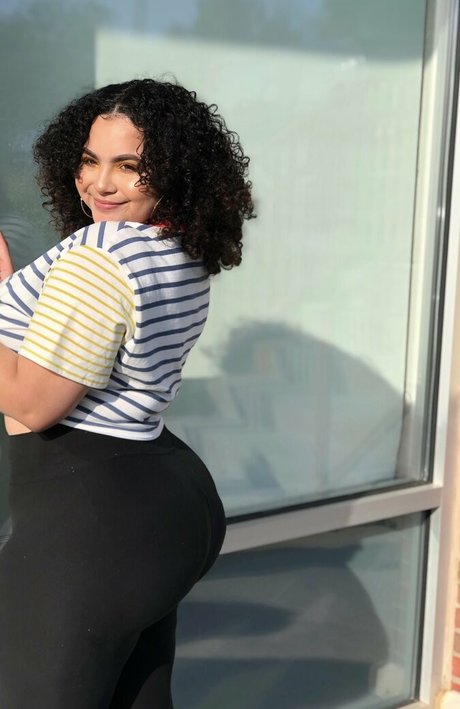 Nacktes geleaktes OnlyFans-Foto von Deanelizyunes