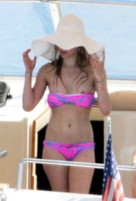 Nacktes geleaktes OnlyFans-Foto von Avril Levigne