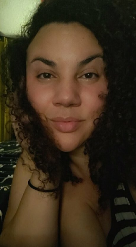 Nacktes geleaktes OnlyFans-Foto von Beigewunder