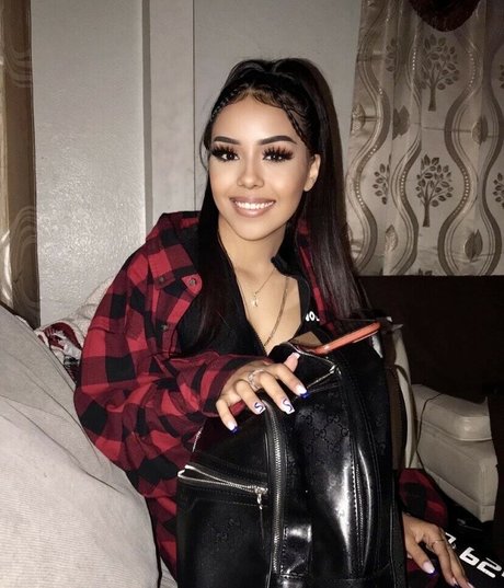 Nacktes geleaktes OnlyFans-Foto von Elizabeth Velasquezz