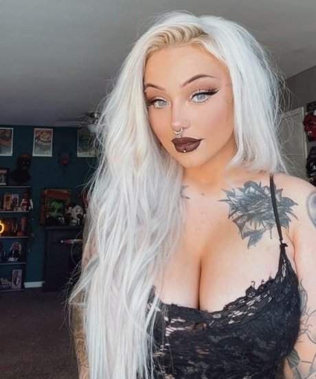 Nacktes geleaktes OnlyFans-Foto von Screamqueen68