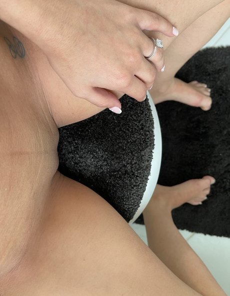 Nacktes geleaktes OnlyFans-Foto von Dzdndz