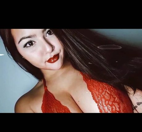 Nacktes geleaktes OnlyFans-Foto von Flopiiayeleen