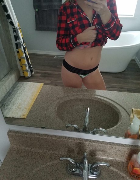 Nacktes geleaktes OnlyFans-Foto von Grabymyneckk