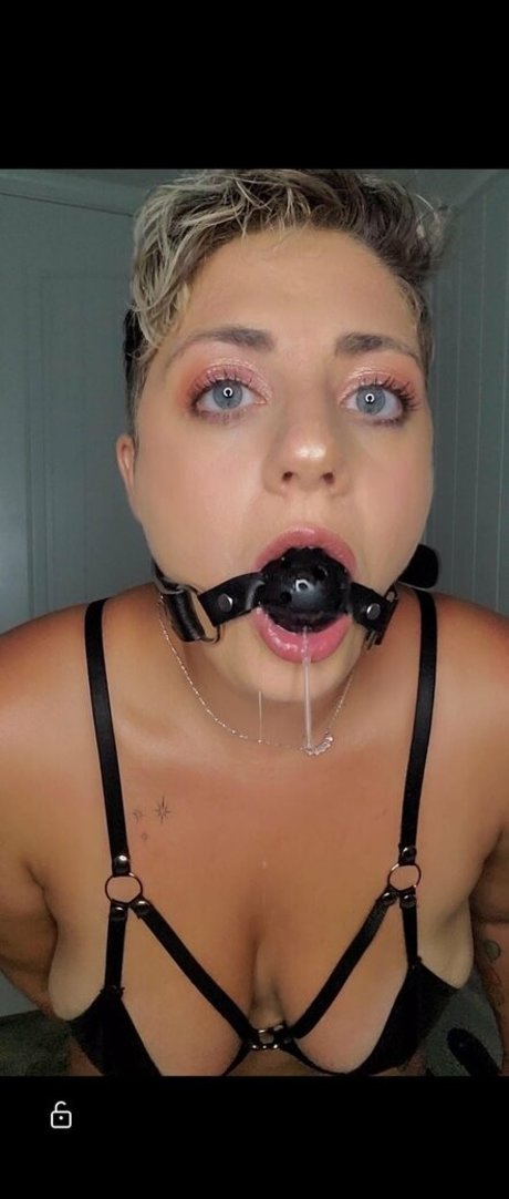 Nacktes geleaktes OnlyFans-Foto von Callmemiag