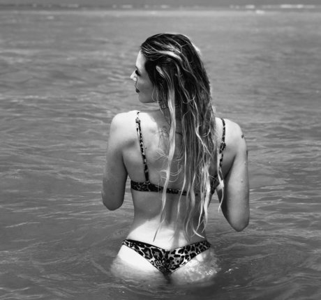 Nacktes geleaktes OnlyFans-Foto von Adri Freitag